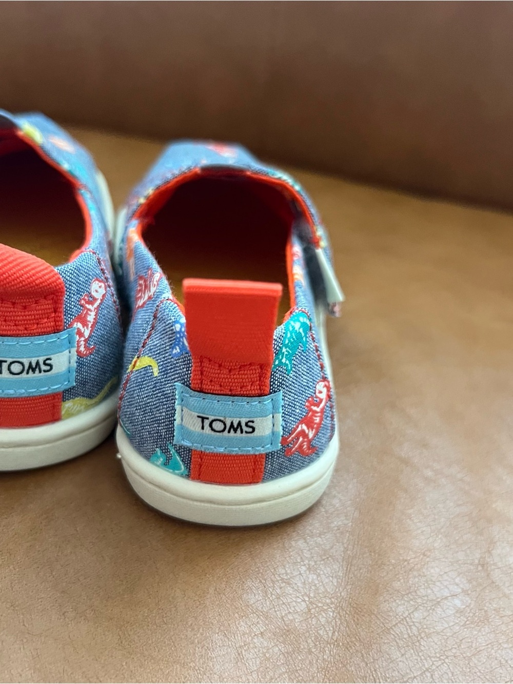 TOMS Unisex Tiny Alpargata toddler slip on shoes dinosaur Sz 6 glow in dark NWT - Picture 6 of 7